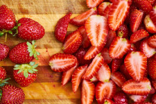 How to properly wash freshly harvested strawberries