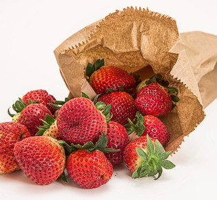 Healthy Strawberry Oatmeal Bars Recipe
