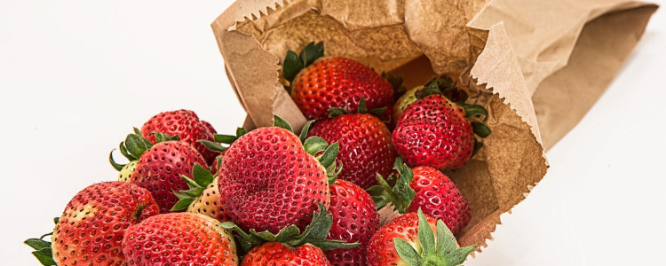 Healthy Strawberry Oatmeal Bars Recipe