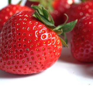 How to harvest strawberries for jam