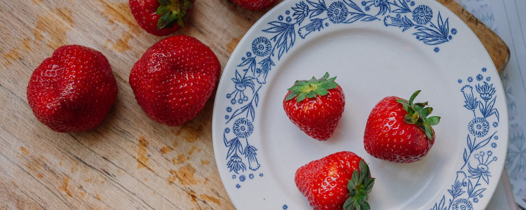 GMO vs Non-GMO strawberries